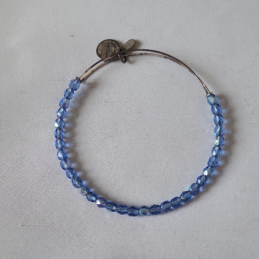 Blue Beaded Bracelet with Classic Design